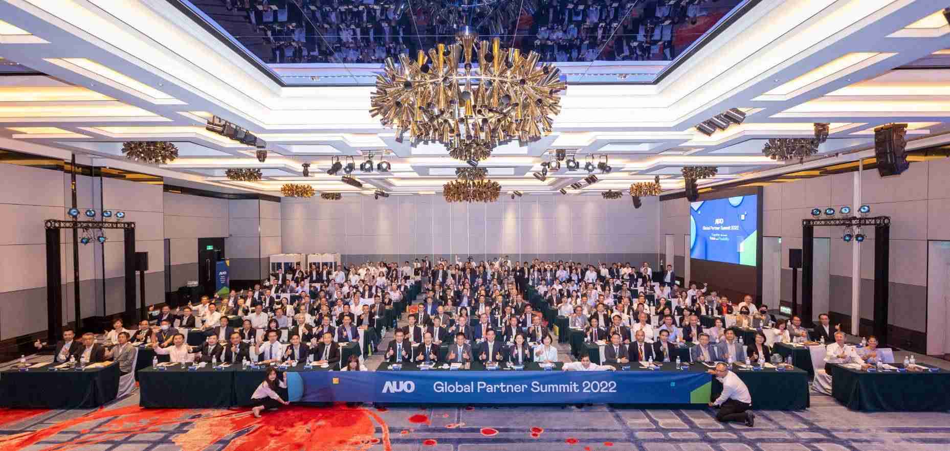 友達推動「安心、、創新、、、、用心、、、同心、、、、盡心」五星職旅，，，為菲籍員工打造全方位照護，，首度贏得「人權實踐與發展領袖獎」殊榮