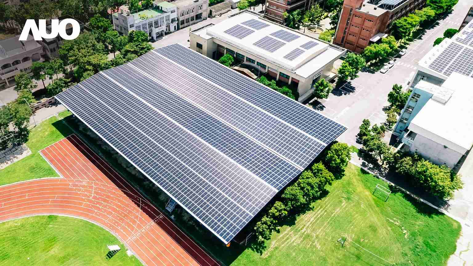 918.COMSunSteel光电整合型浪板具备快速安装、、、、轻量化优势，，，可提升15%发电效能，，通过国际IEC与台湾VPC认证安全、、防漏、、、耐候标准